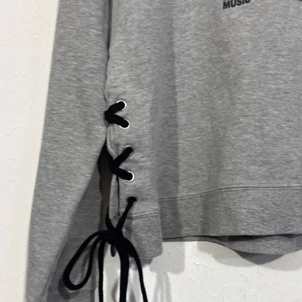 MTV Women’s Gray I Want My MTV Cropped Sweatshirt XL Lace up peek a boo sides - Picture 3 of 6